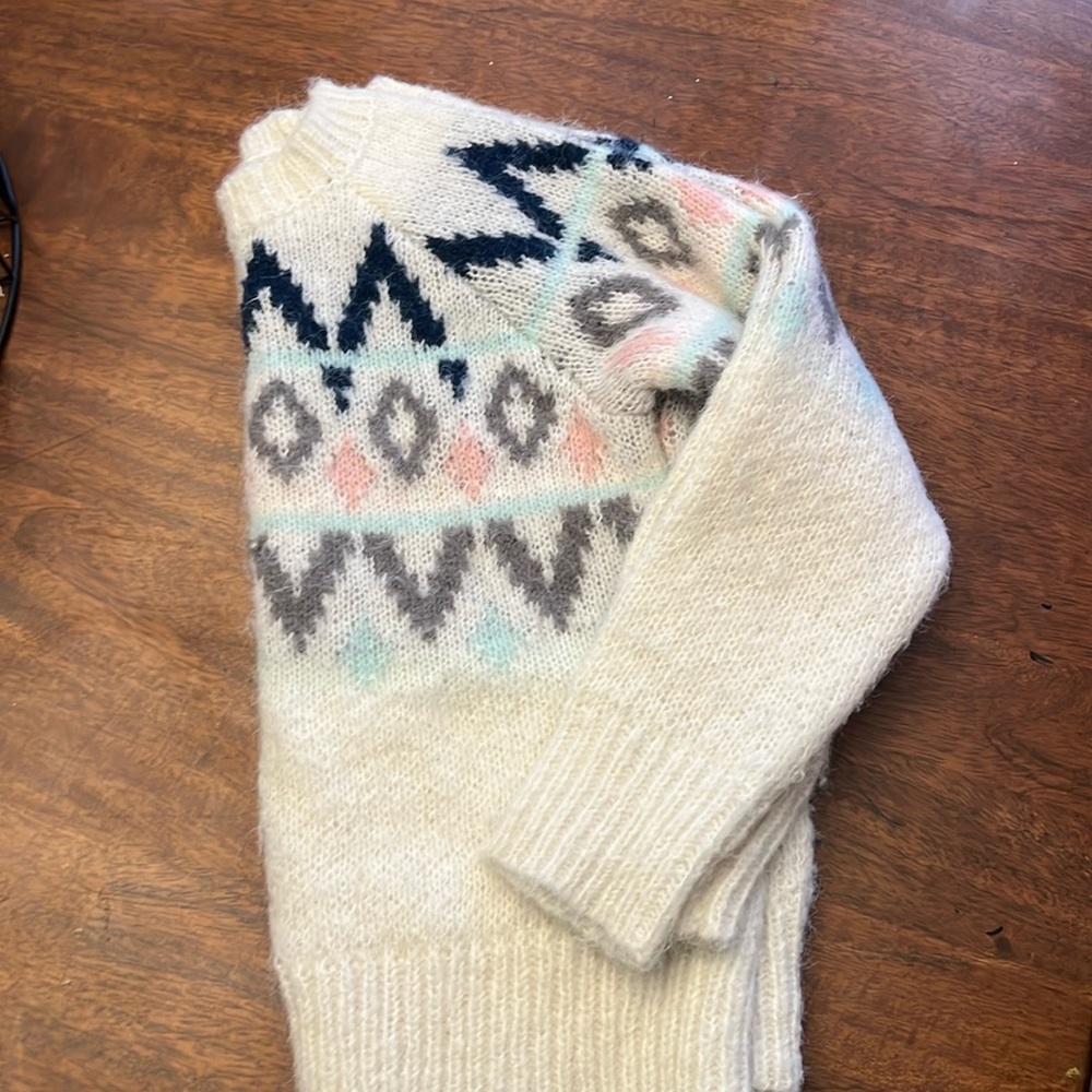 Cat and jack - like NEW - size large - Holiday sweater